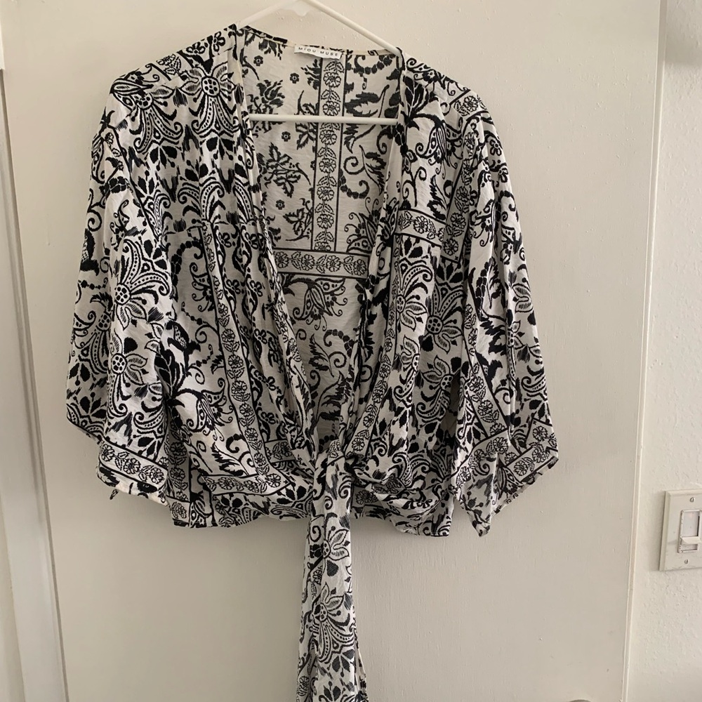 Boho Black and White Floral Patterned Kimono